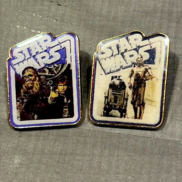 Star Wars pins Hann and Chewbacca 🔥C-3PO and R2 D2  2 pins 👍🏽 - Picture 1 of 4